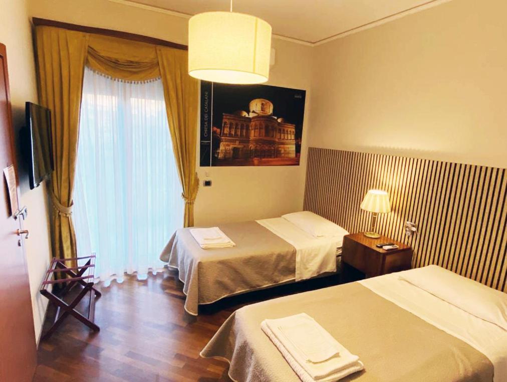 Casa Battisti Messina Guest House In Centro Citta, Ideale Per Famiglie O Gruppi Exterior foto