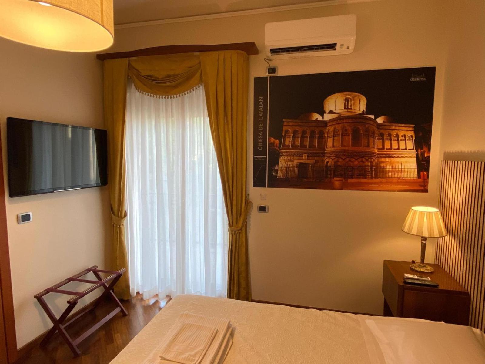 Casa Battisti Messina Guest House In Centro Citta, Ideale Per Famiglie O Gruppi Exterior foto